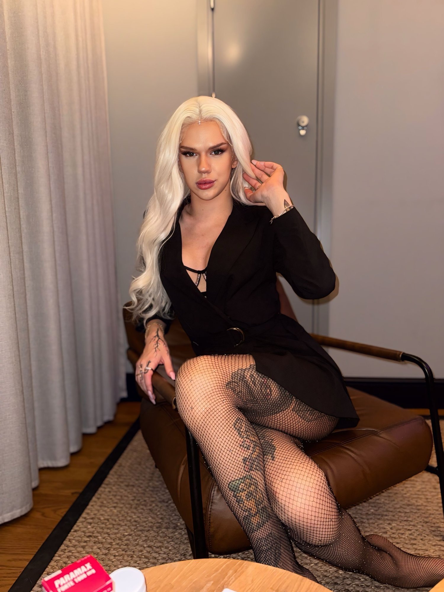 Skandaali tõttu äri lõpetanud Robin Sulg sukeldus uuesti kunstküünteärisse. „See oli noorele mulle emotsionaalselt liiga koormav“