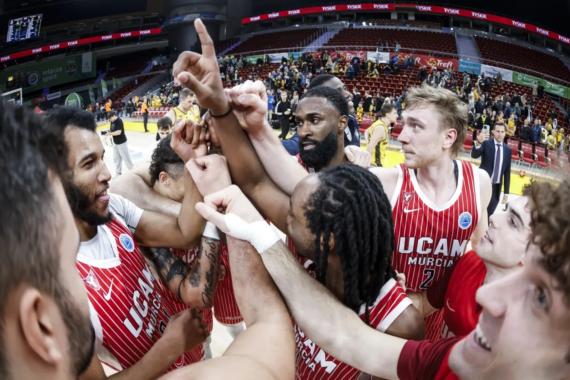 Drell ja Raieste said võidulisa, Veesaar ei mänginud ning Vaaksi matšis oli massirüselus