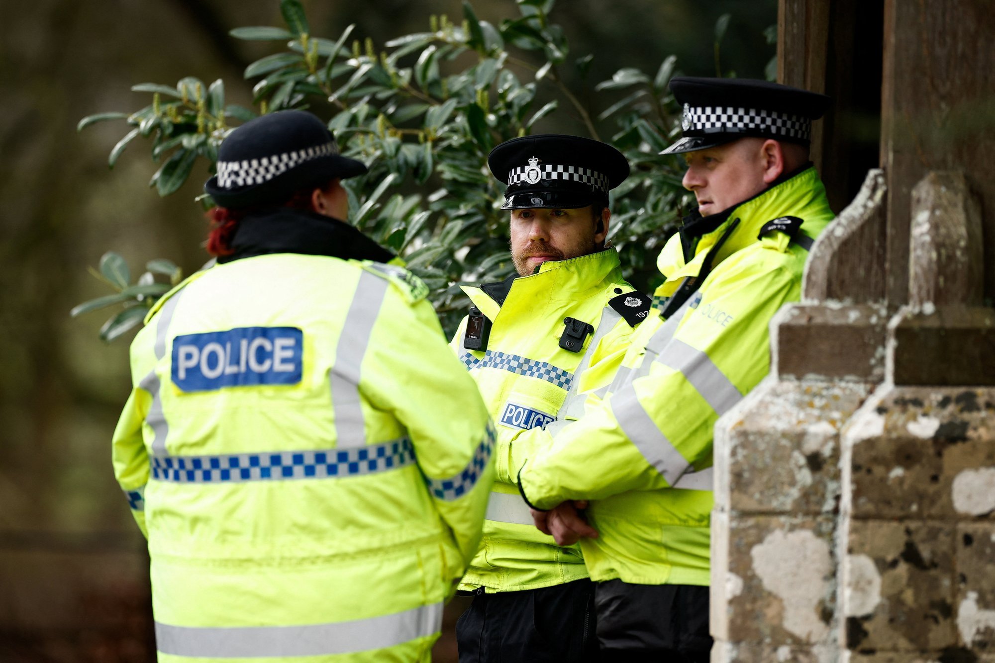 E-kirjadest selgub, et Andrew’ heaks töötavatel briti politseinikel kästi Epsteini kodu valvata