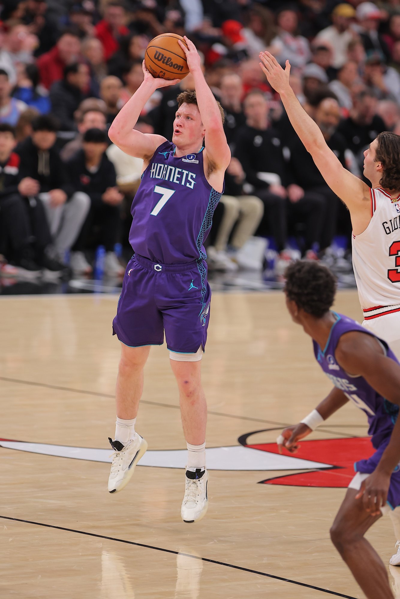 NBA uustulnuk Kon Knueppel püstitas kaugvisete rekordi