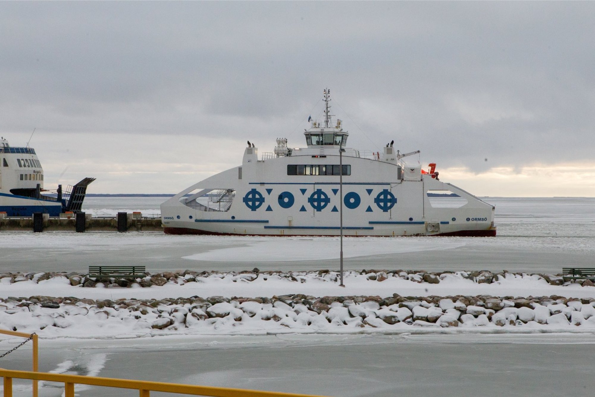 Laevaühendus Prangliga katkes pühapäevani, probleeme on ka Vormsi liinil