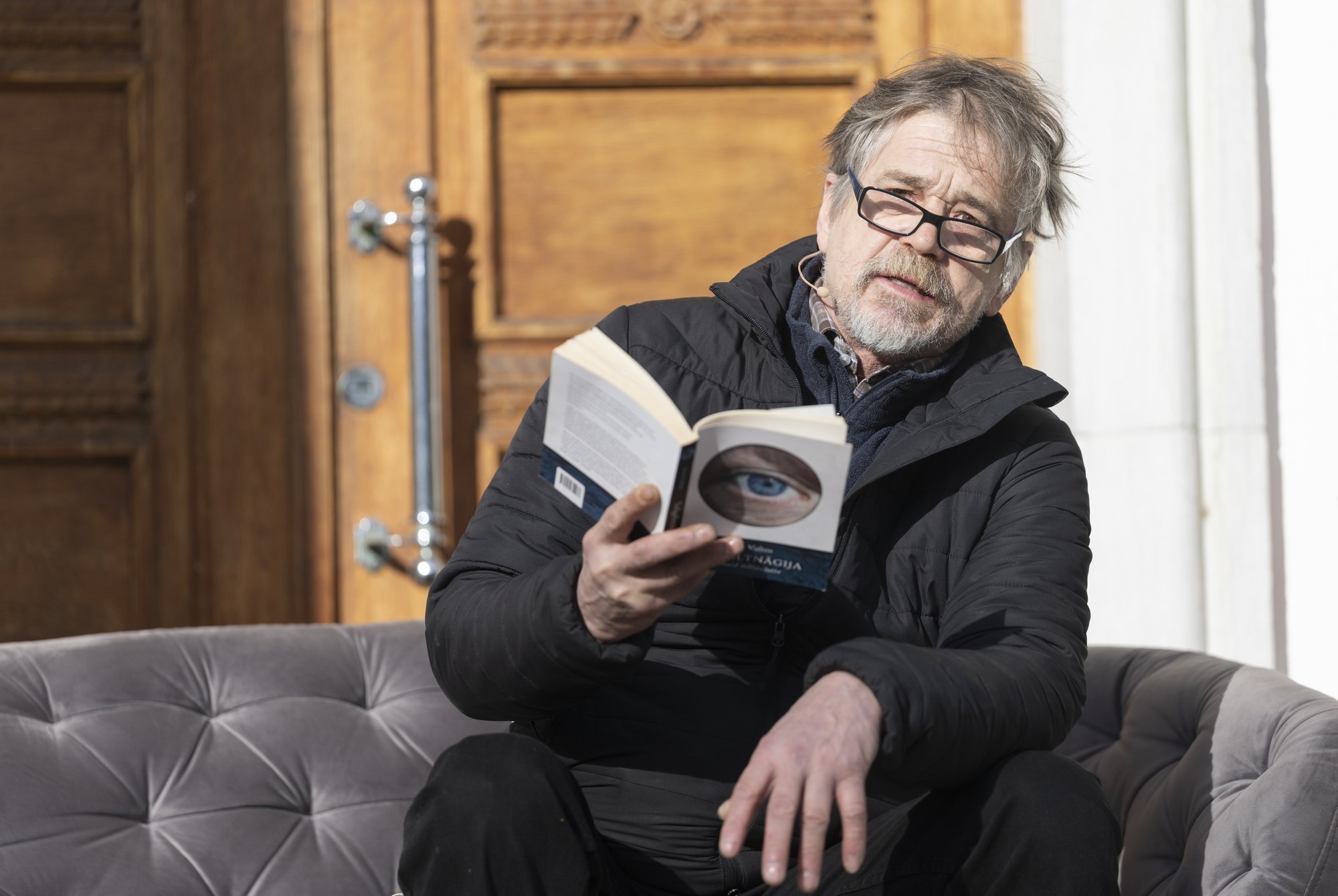 Tõnu Oja luuletused on toonud talle karmi sisuga sõnumeid: on saadetud, et arvesta, et me teame, kus sa elad