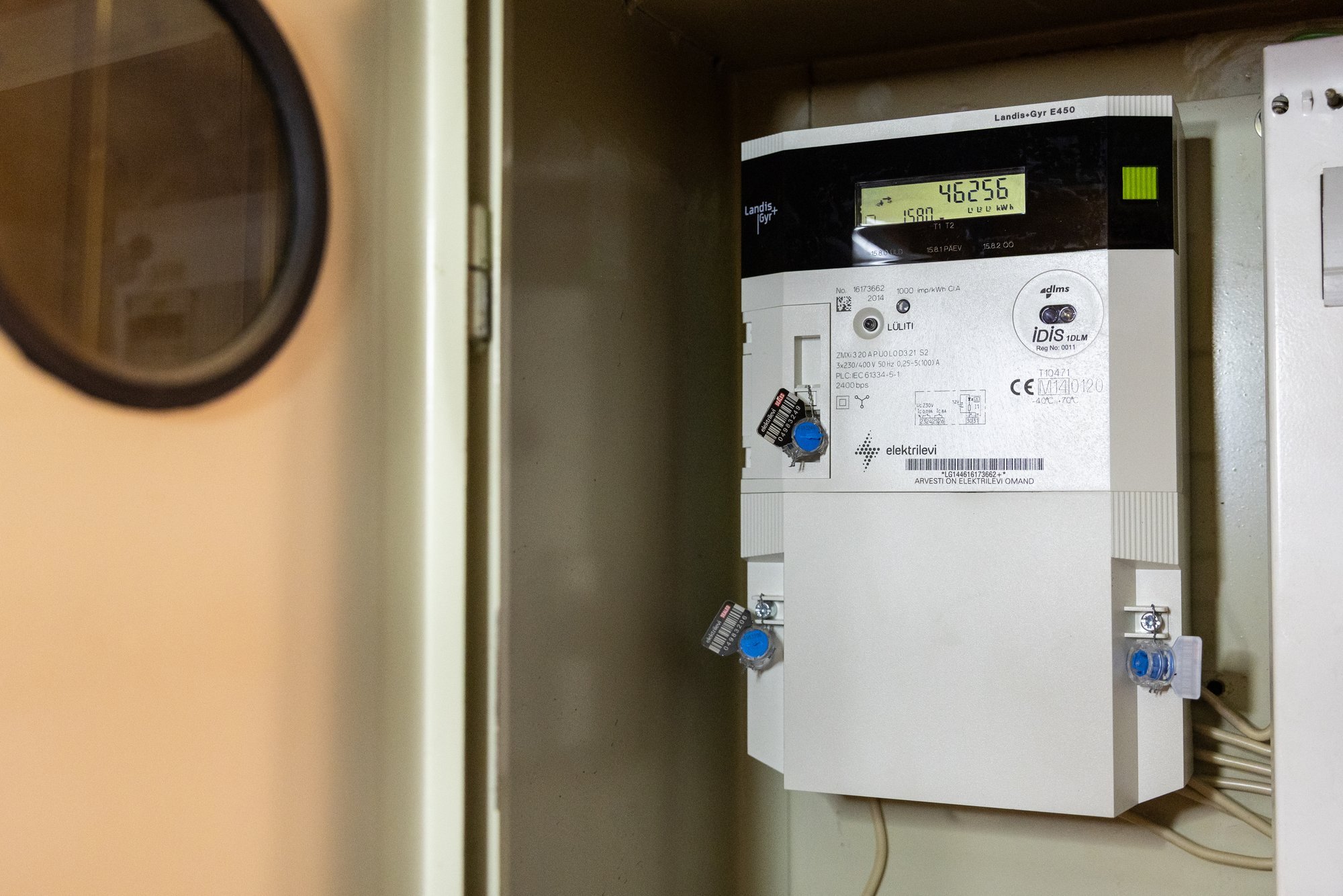 Eestlased tormasid elektrihinda fikseerima. Müüjad selgitavad, miks see samm võib kevadel kulukaks minna