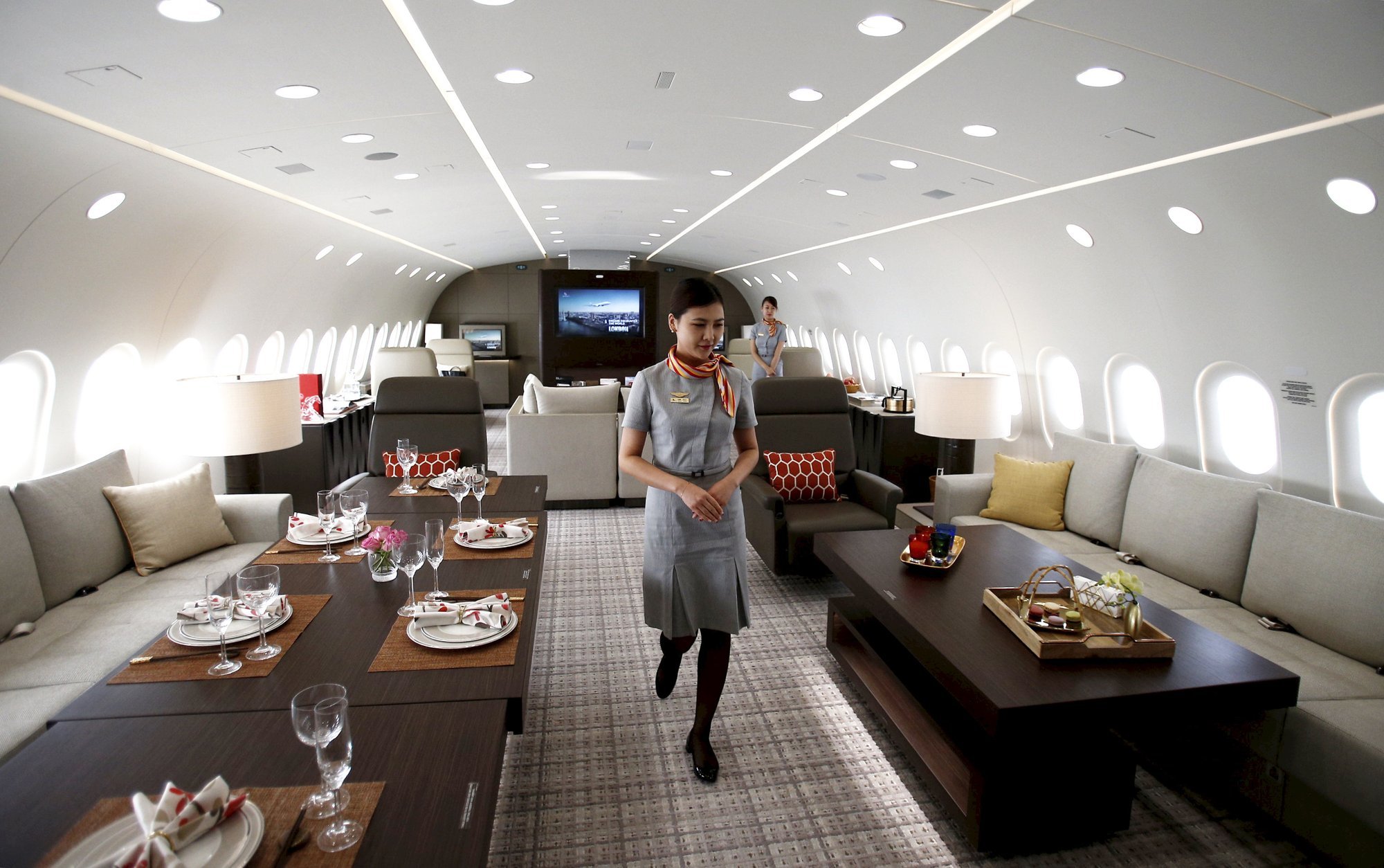 Lennukitootjad jahivad superrikkaid uute luksuslike eralennukitega