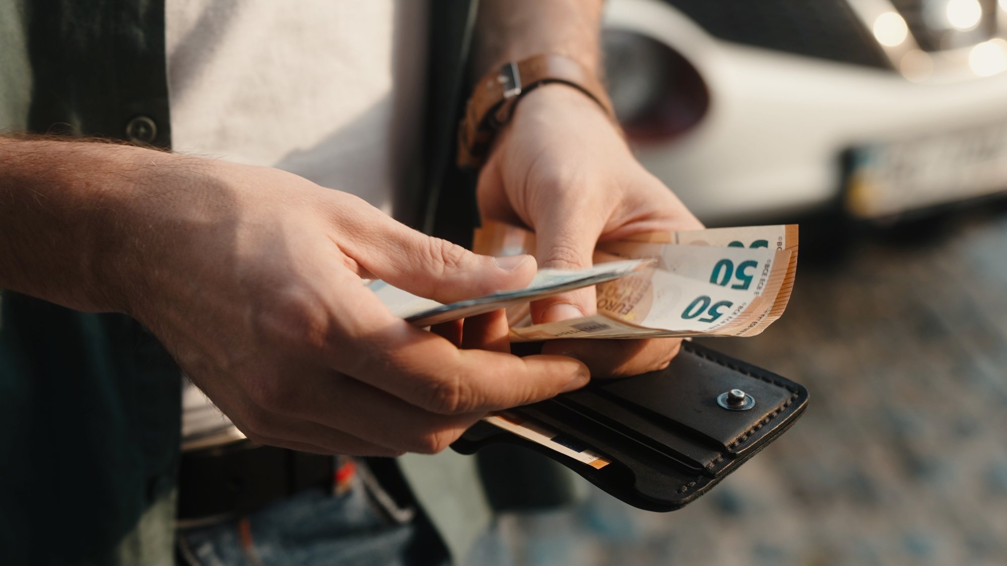 LUGEJA KÜSIB | Kas tööandjal on kohustus regulaarselt palka tõsta?