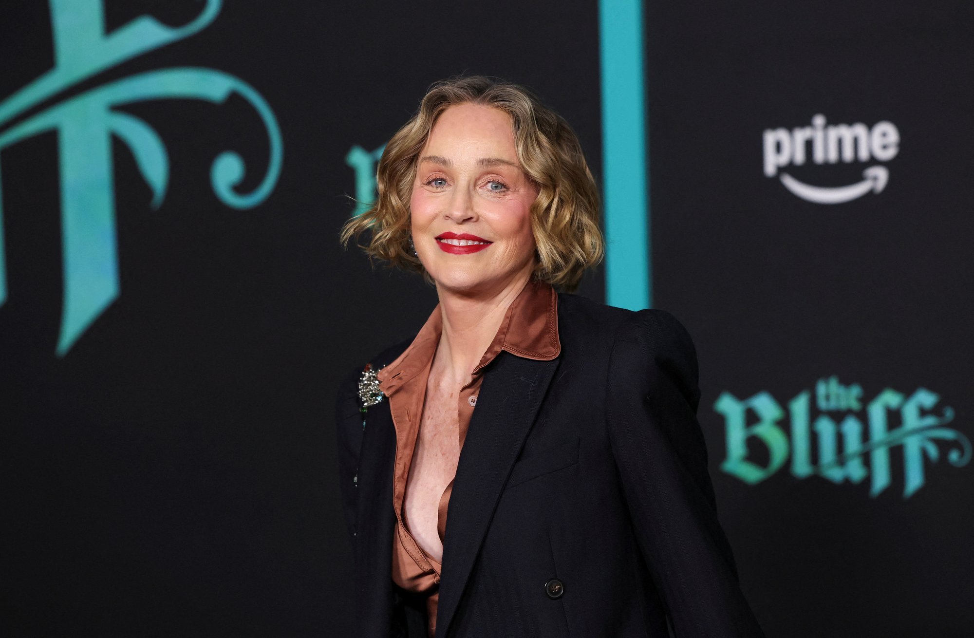 VÕRDLE | 67-aastane Sharon Stone näitas punasel vaibal ootamatult siledat näolappi