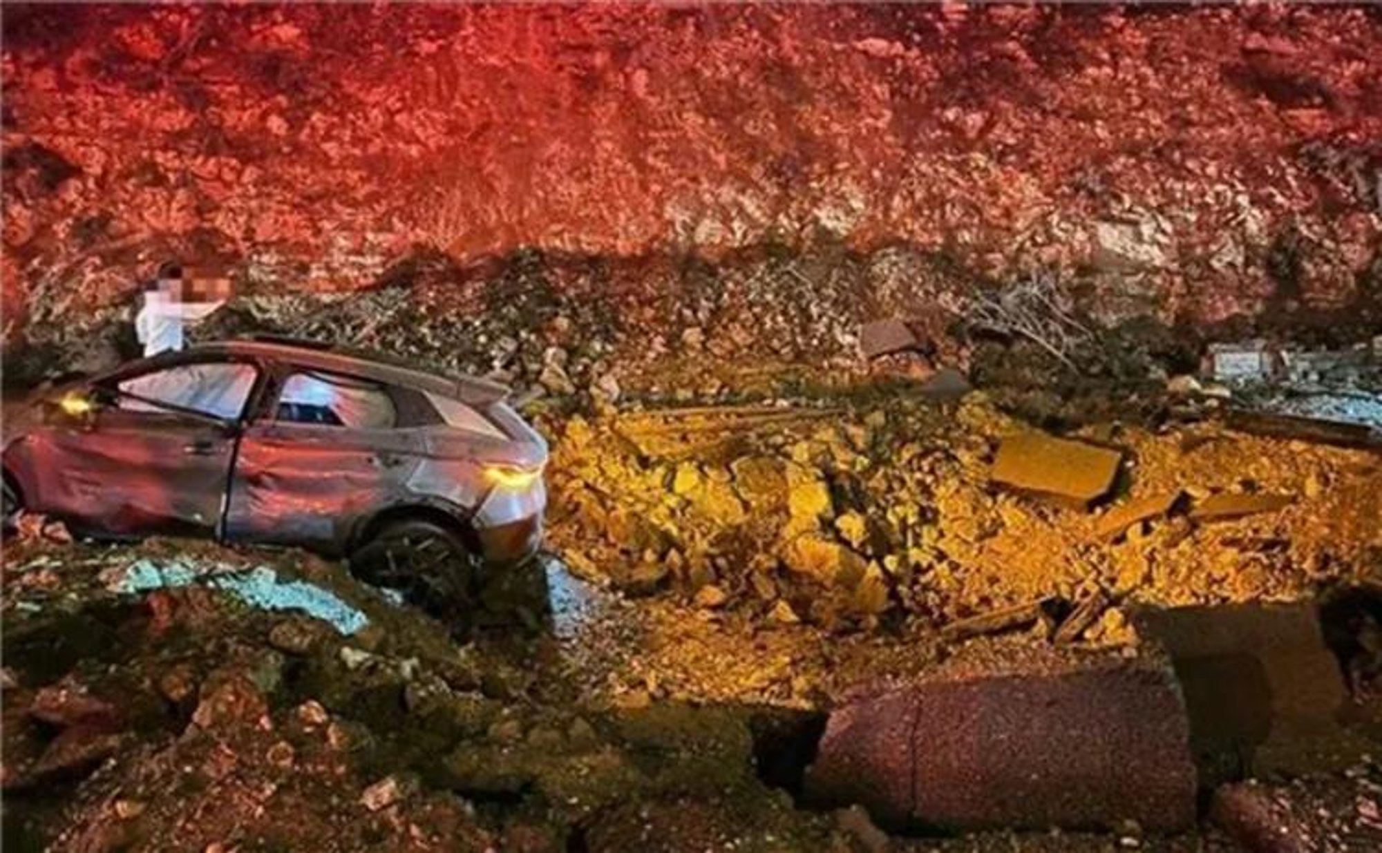 FOTOD | Iisraelis tabas BYD autot raketilöök ja sõitjad jäid ellu