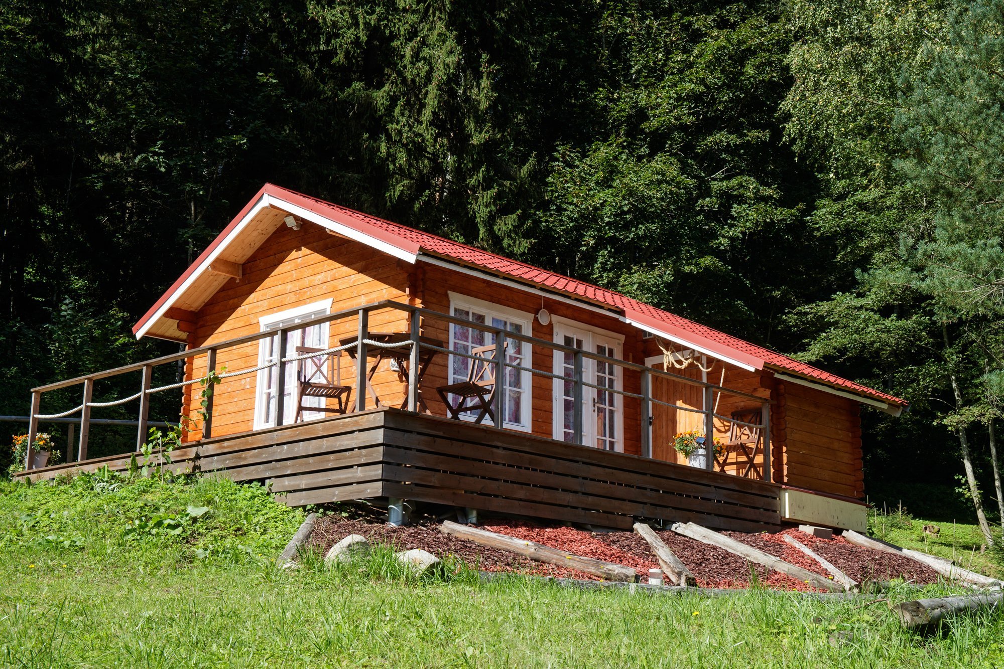 Kütiorus osaliselt mäe sisse kodu ehitanud naine: seda kohta vaatama tulles tabas mind déjà-vu tunne