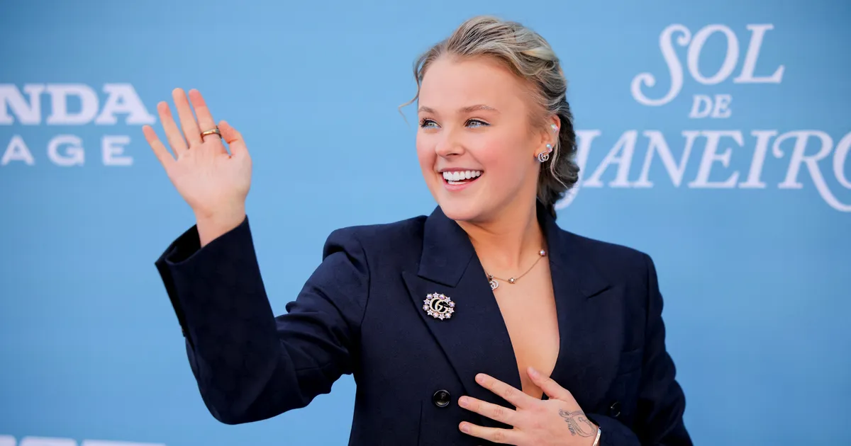 VIDEO ⟩ Käevangus altari poole: lapsstaar JoJo Siwa ja tema peigmees astusid suhtes tähtsa sammu