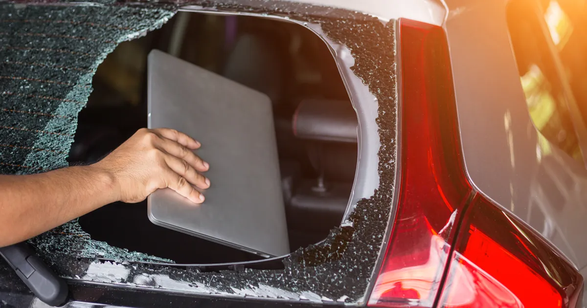 MEELEHEITLIK SAMM ⟩ Hispaania autoomanikud paluvad aknale kleebitud siltidega pikanäpumeestelt halastust