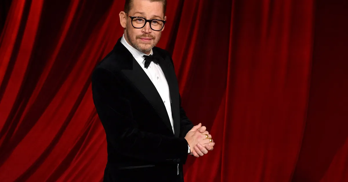 Esmalt Tommy Cash, nüüd Macaulay Culkin: vaata, millise kampsuniga «Üksinda kodus» staar Pariisi moenädalat šokeeris