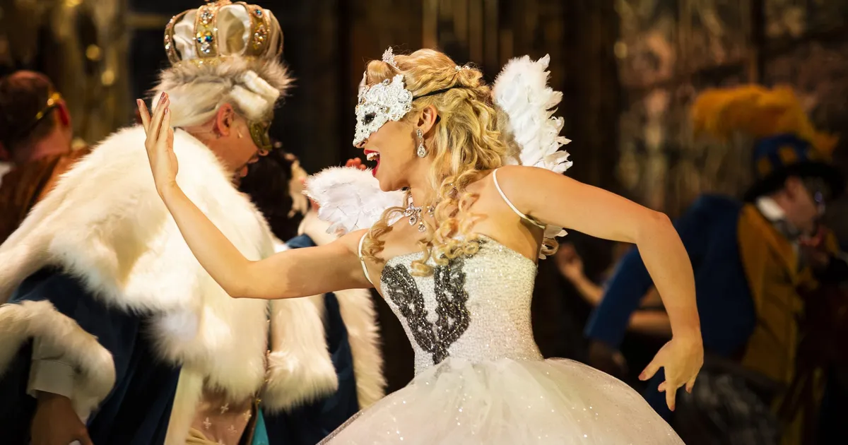 AASTA SUURIM ETENDUS ⟩ Maailmakuulus «Ooperifantoom» toob Eestisse Londonist kaasa 230 kostüümi