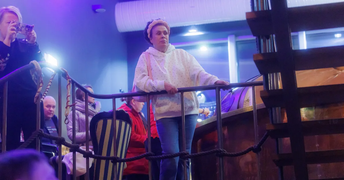 GALERII ⟩ Äsja lahku kolimisest teatanud Kerdo Mölder tõmbas Saku pubis peo käima, Diana Klas elas kaasa publiku seas