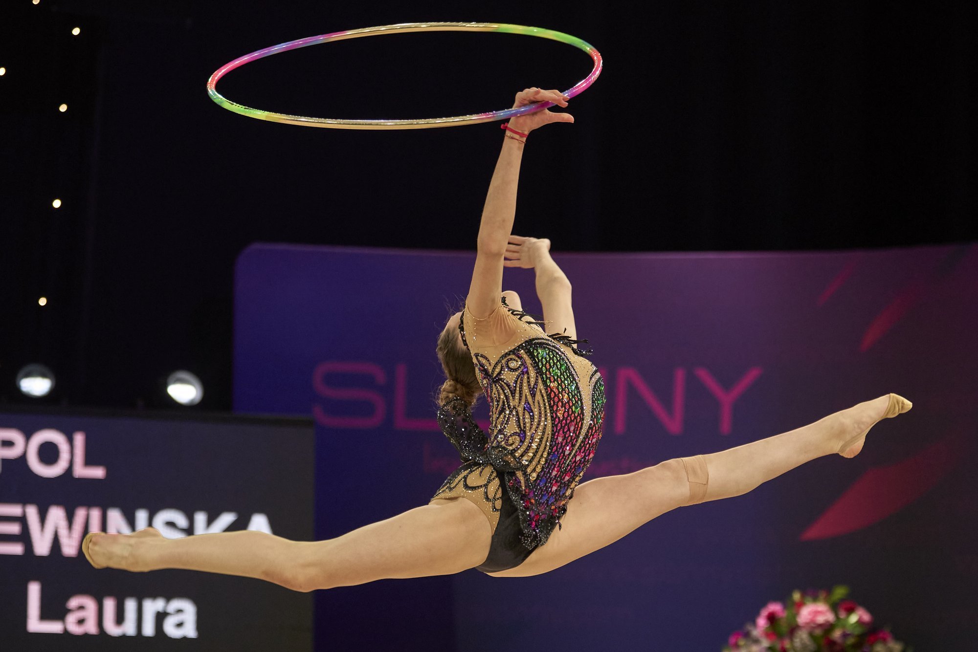 Karm reaalsus: osa Miss Valentine’il võistelnud iluvõimlejaid ei saa sõja tõttu koju naasta