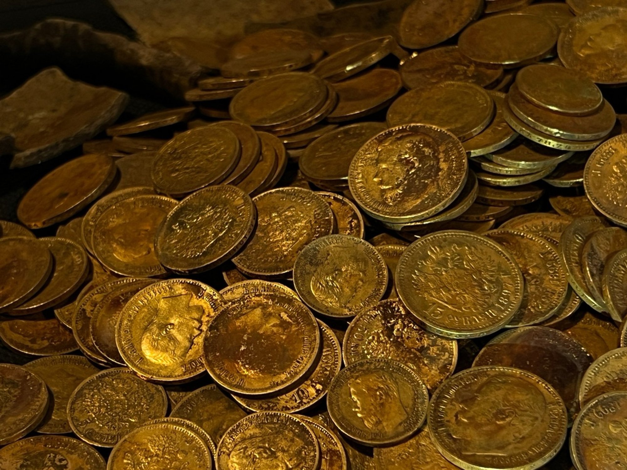 Vene arheoloogid leidsid ehitustööde eel vundamendist sadu vanu kuldmünte