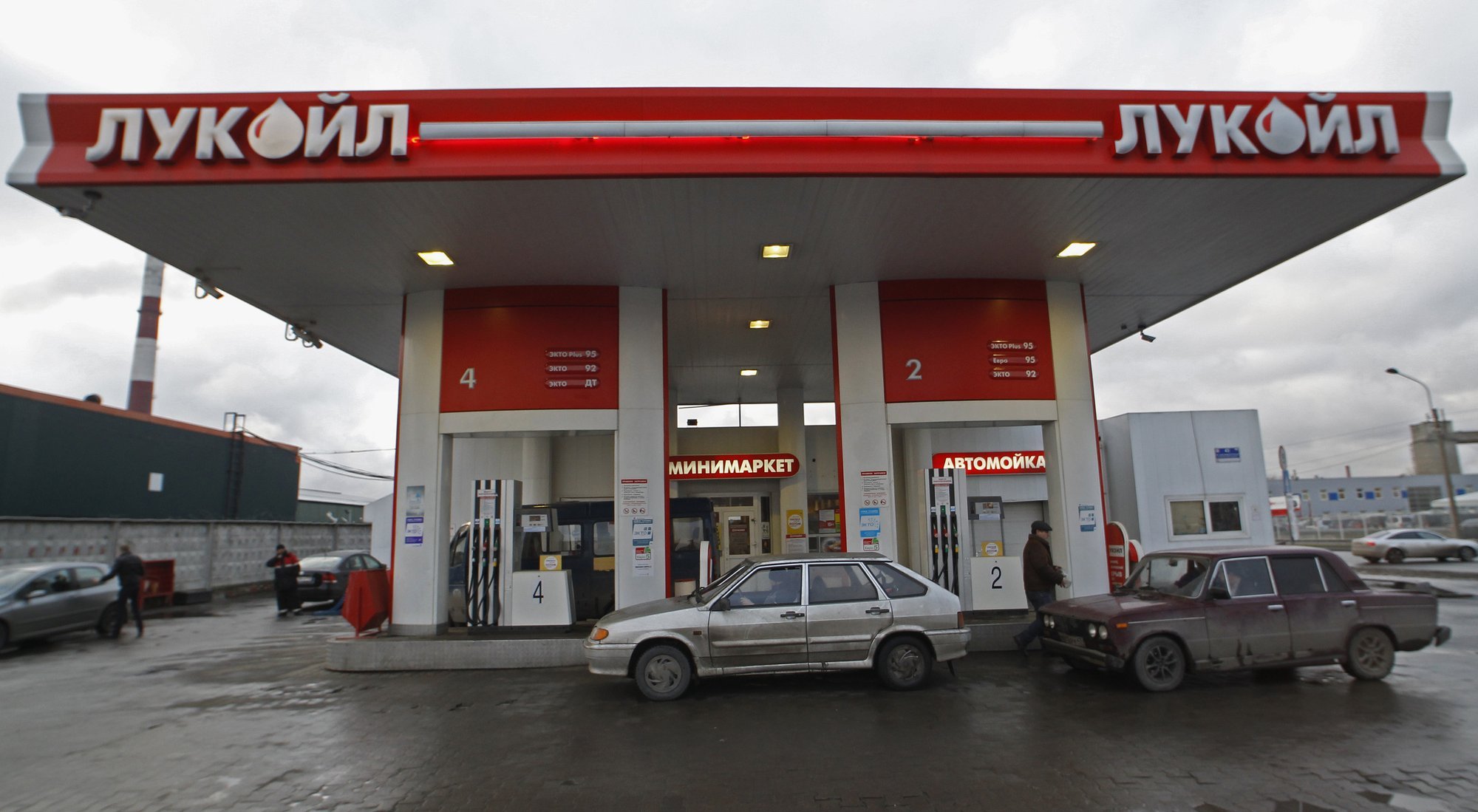 Peterburis keelati alaealistele kütuse müümine, et nad ei kasutaks seda „destruktiivsetel eesmärkidel“