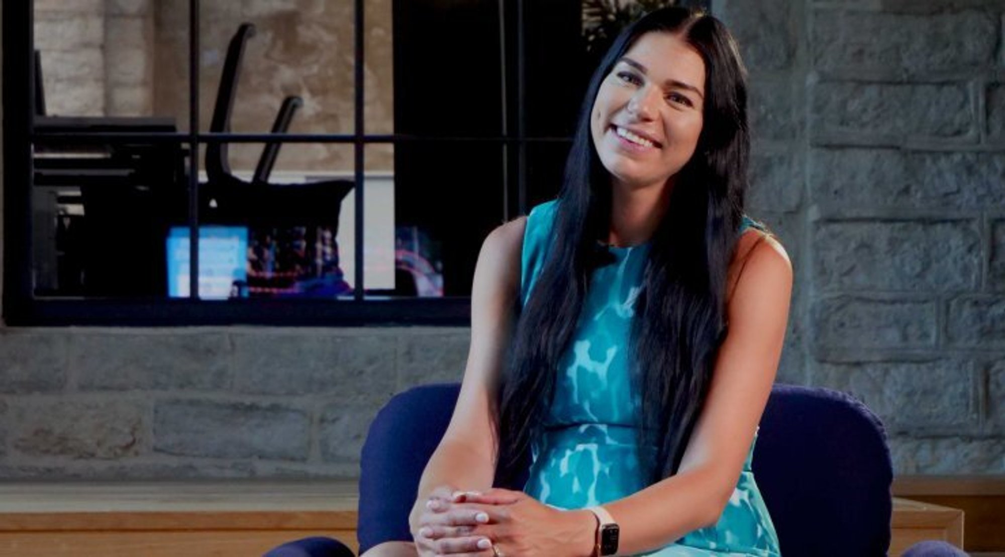 Katari reisinud sisulooja Liisa-Maria Connori puhkus võttis raketirünnakute tõttu ootamatu pöörde: olukord on pinev ja tõsine