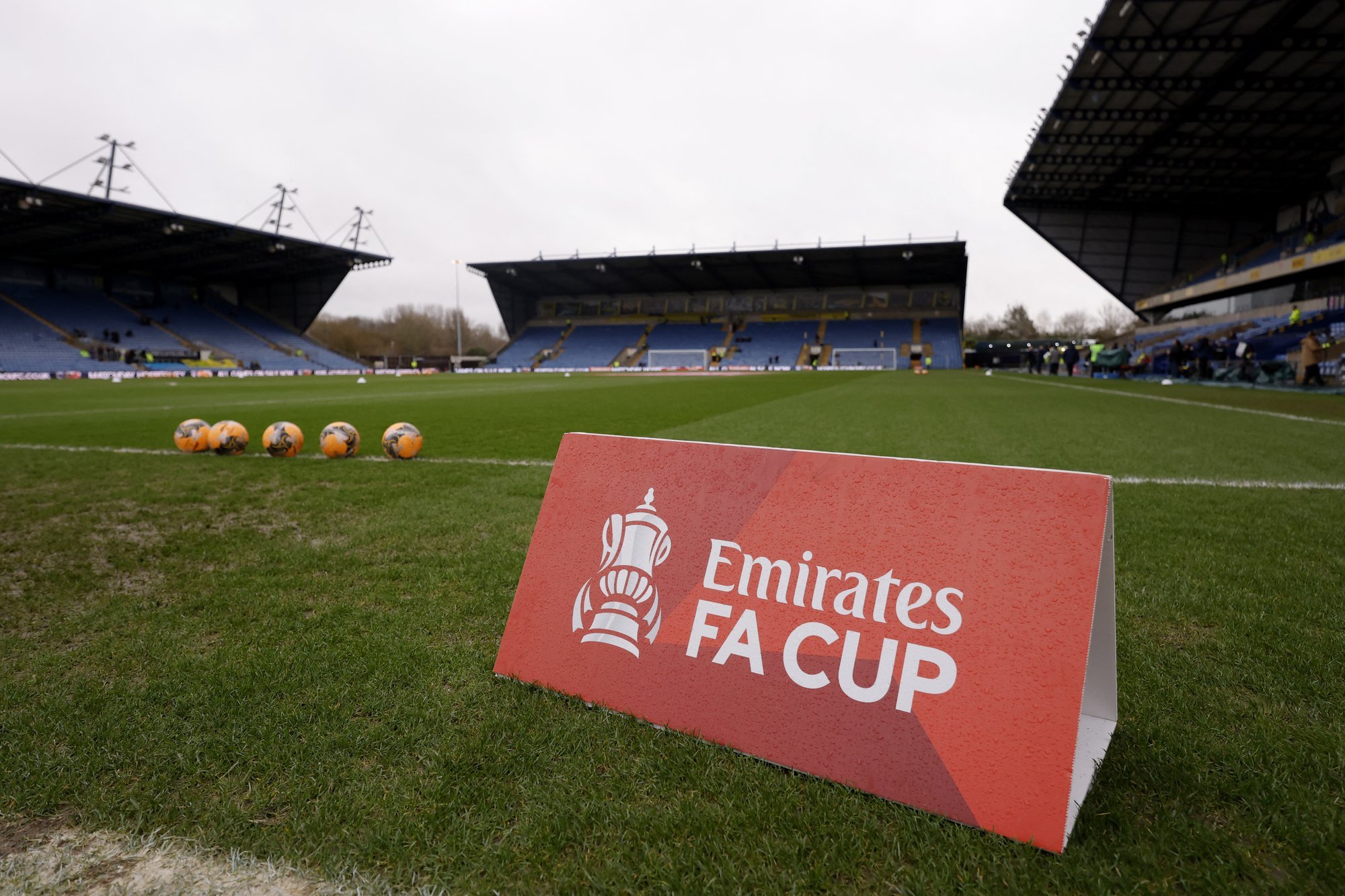 Noor Inglismaa jalgpallur varises mängu ajal kokku ja suri