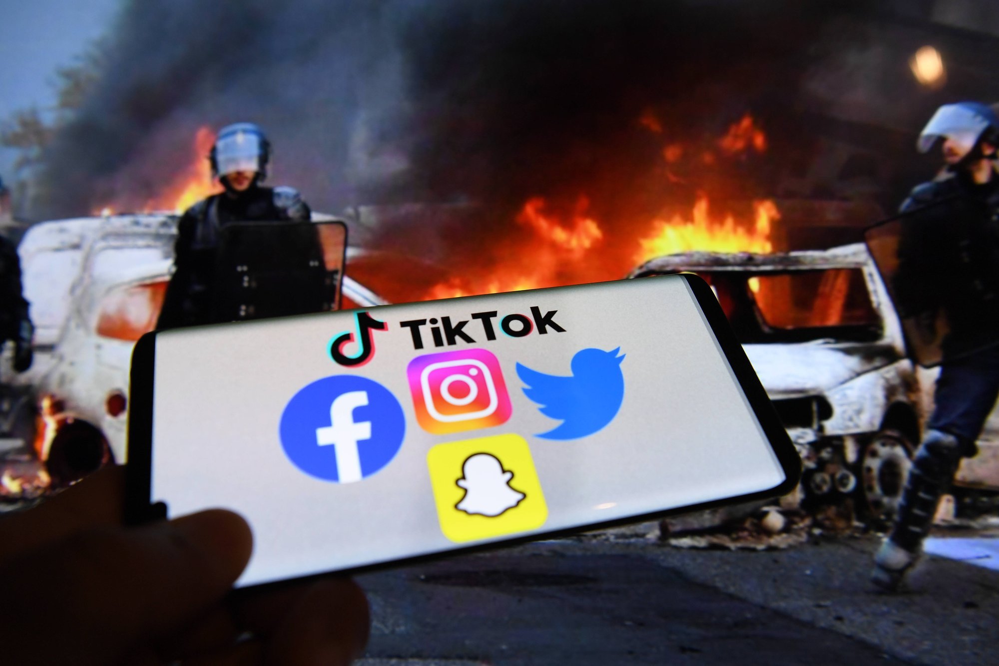 Dubai sisuloojad ei tohi Lähis-Ida sõjast avalikult rääkida. AÜE hoiatas, et postitamine võib lõppeda vangistusega