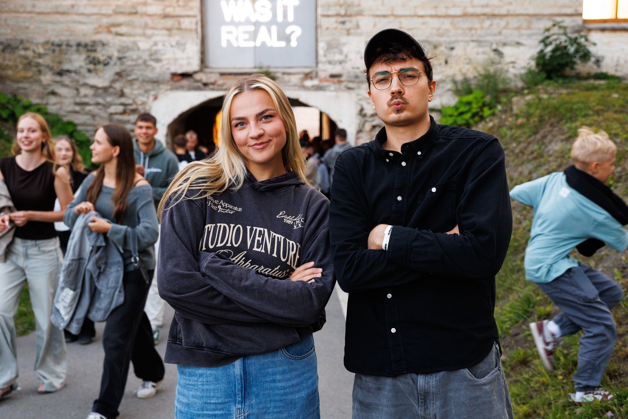 Universal Musicu plaadifirmas leiba teeninud sisulooja Sidni Tomson jäi töötuks: hirm on sees ja ma ei tea, mis edasi saama hakkab