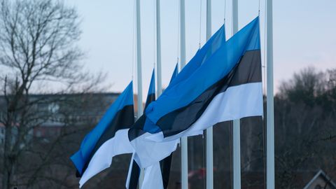 Pühapäeval heisatakse Eesti lipud leinalipuna