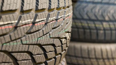 REHVIVAHETUS ⟩ Üks rehvikomplekt terveks aastaks: kas nutikas kokkuhoid või ohtlik mäng?