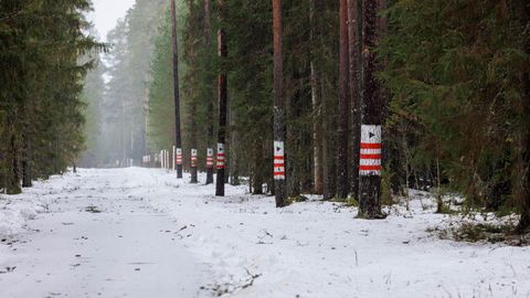 KATRIN KULL ⟩ Vallad on kaaperdanud harjutusväljade talumistasude raha. Nii sünnibki müüt tõrksatest kohalikest