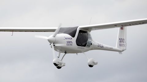 Soomes kukkus alla haruldane elektrilennuk, hukkus üks inimene