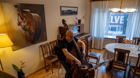 Kas oled näinud? ERSO kontrabassimängija kaotas Tartus poogna
