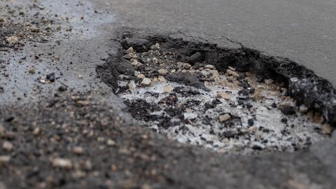Hea teada: Kes katab kulud, kui löökauk su auto lõhub?