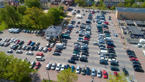 Eestlased on Baltikumi suurimad autoliisijad, lõunanaabrid eelistavad omanikuks saada
