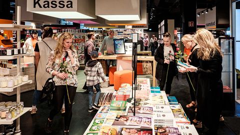 Raamatu ja roosi päevalal antakse ära tuhandeid tasuta raamatuid