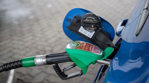 Rootsi alandab Lähis-Ida sõja tagajärgede tõttu kütuseaktsiisi