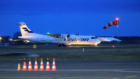 Noor reisija jäi drooniohu tõttu lennuki Helsingisse naasmise järel infosulgu