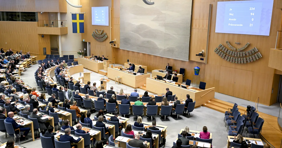 Rootsi parempopulistlikku saadikut kahtlustatakse lapspornoga seotud kuritegudes