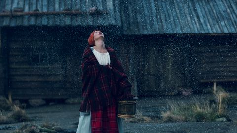 ELU TORMISAAREL ⟩ «Mitte mingi hinna eest ei tohi unustada, et ta on nüüd abielus ja katmata peaga ei tohi sööma hakata»