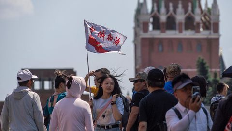 ANDREI KUZITŠKIN ⟩ Kui Putin jätkab Ukrainaga sõdimist, võivad venelased muutuda omal maal turistideks