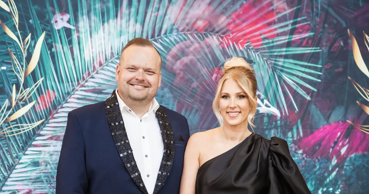 FOTOD ⟩ Piilu sisse: Andres Puusepp ja Sandra Siimusaar pulmapeol jagub sära
