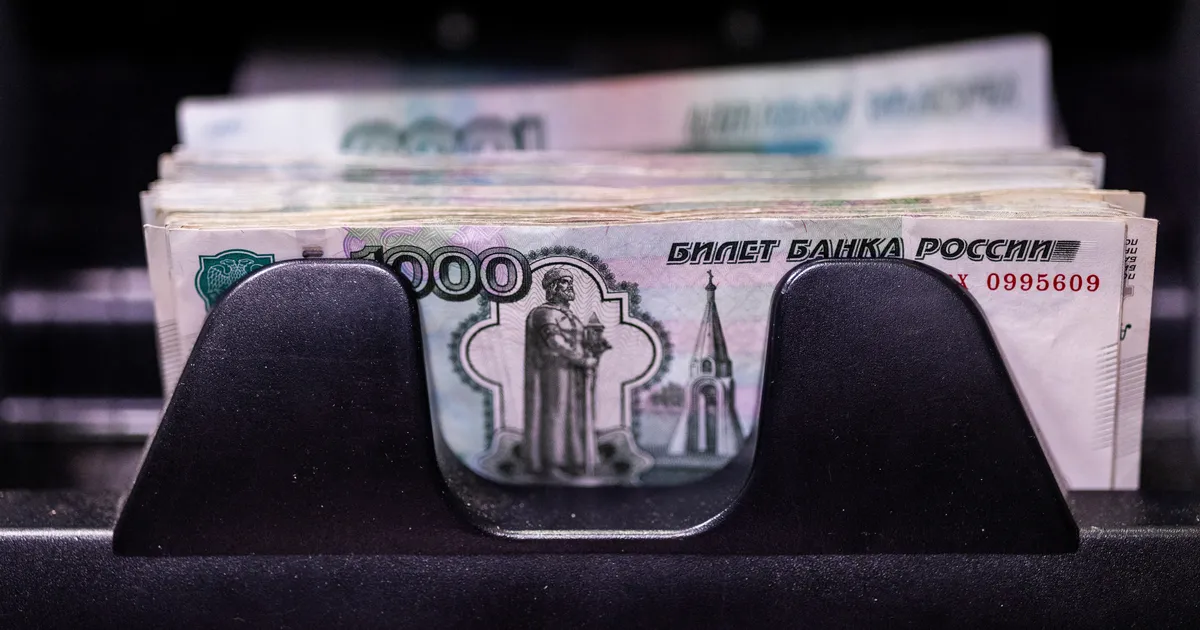 Venemaalased tühjendavad pangakontosid. Võimud tahavad hakata piirama raha väljavõtmist