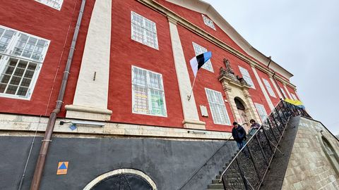Viimati aprillis istungile kogunenud Narva linnavolikogu tuleb reedel varavalges kokku