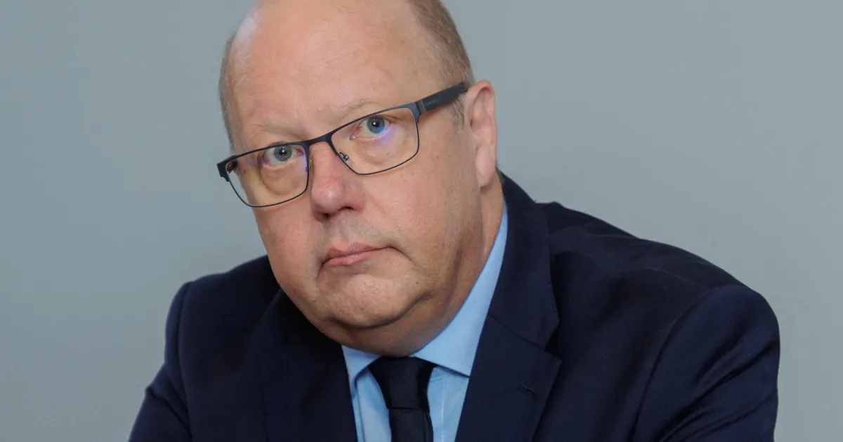 AHTI KALLIKORM ⟩ Kui ERJK tõmbab poliitikule mütsi pähe