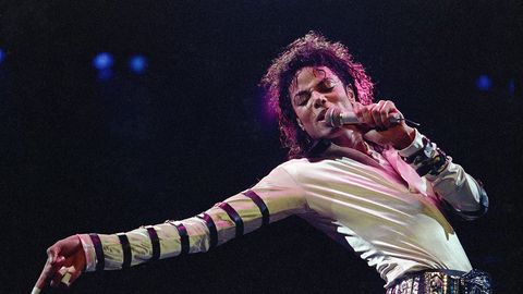 KUNINGAS ON TAGASI ⟩ Michael Jacksoni hitid teevad edetabelites uusi rekordeid