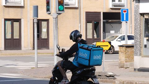 Wolti rakendus tekitab klientides pahameelt: «Nüüd aga on nad, munadelutsutajad, avastanud, et kliendile ei peakski toitu kätte viima…»