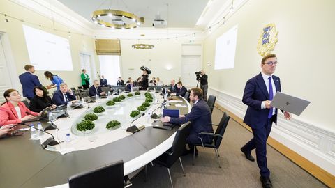 Suur osa valitsusest viibib ühel ja samal ajal välismaal