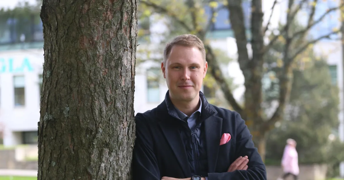 RAIMOND KALJULAID ⟩ Kohati on ka riigikogu väliskomisjon juhatanud välisministrit nagu eksinud seenelist