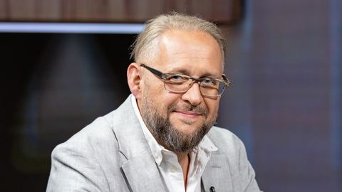 INTERVJUU UUE PEATOIMETAJAGA ⟩ Anvar Samost: ajakirjandus peab leidma, kus peitub tegelik võim ning peab seda kriitiliselt jälgima
