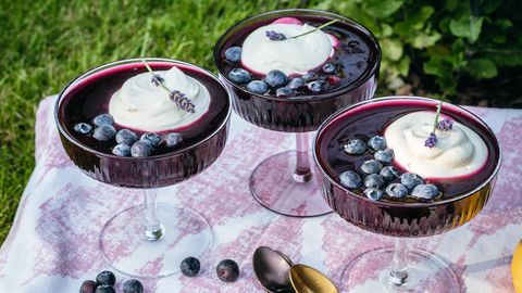 Elegantne pilgupüüdja – mustika-lavendlikissell
