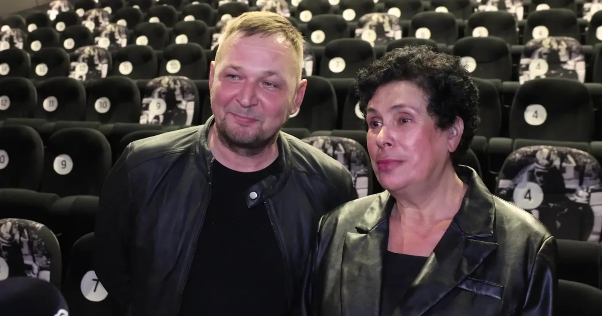 ARMASTUS ON ÕHUS! ⟩ Kerdo Mölder ja Diana Klas näitavad musipildiga, et on abielukriisist üle