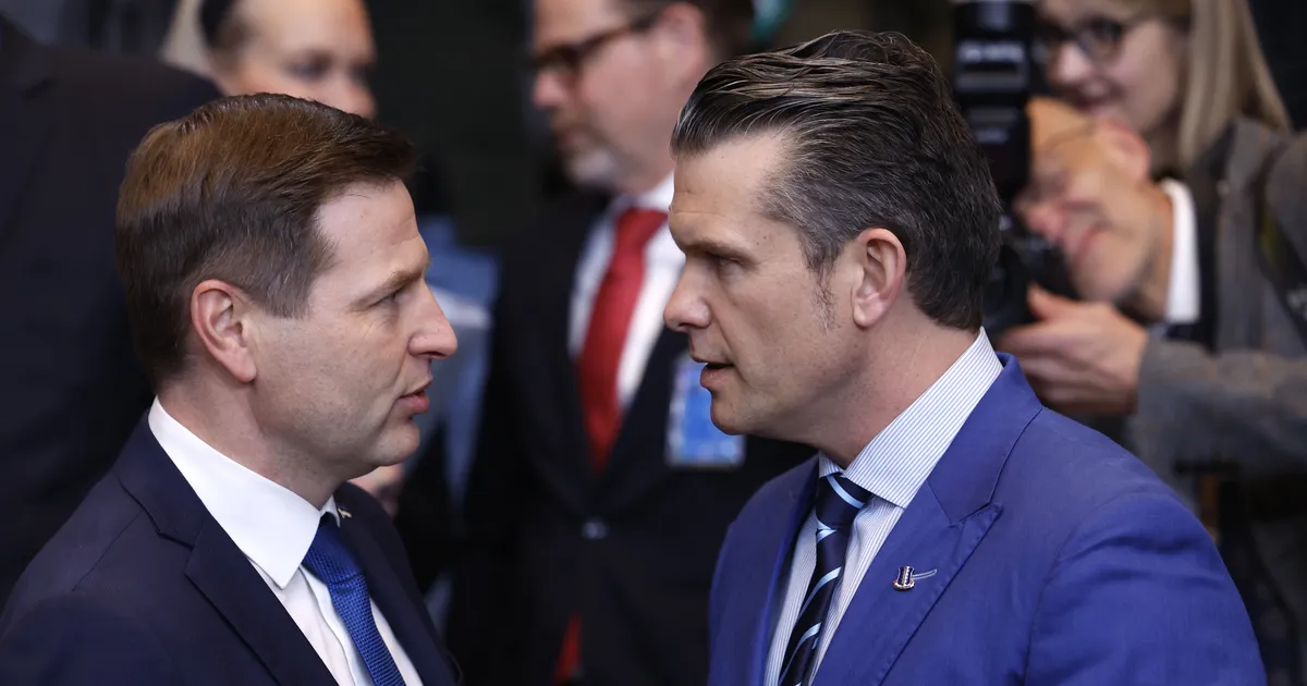 Hegseth telefonikõnes Pevkurile: USA paneb Eestile mõeldud laskemoonatarned pausile