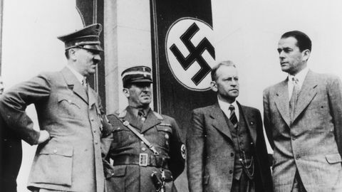 Füüreri lemmik: raamat analüüsib Hitleri ja tema «heast natsi» platoonilist armastust